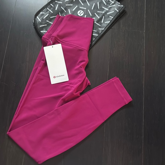 LULULEMON ALIGN HR LEGGINGS 28” in WILD BERRY (WLDB) SZ 8 NWT - Picture 3 of 14